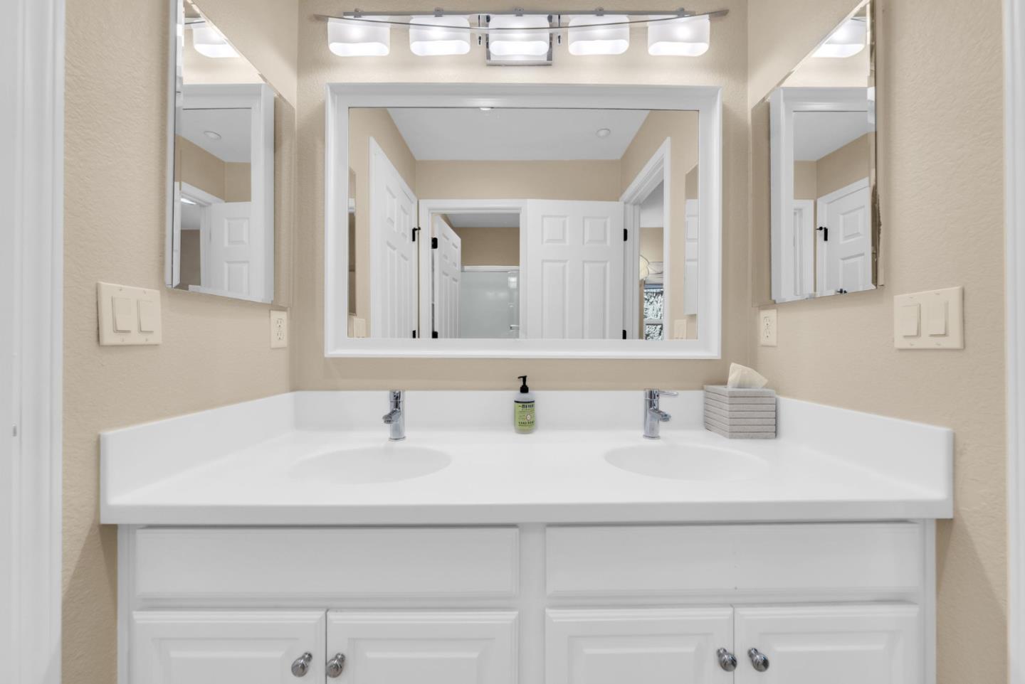 Detail Gallery Image 29 of 39 For 303 Mullinix Way, San Jose,  CA 95136 - 3 Beds | 2/1 Baths