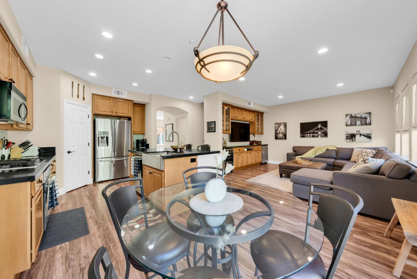 Detail Gallery Image 3 of 39 For 303 Mullinix Way, San Jose,  CA 95136 - 3 Beds | 2/1 Baths