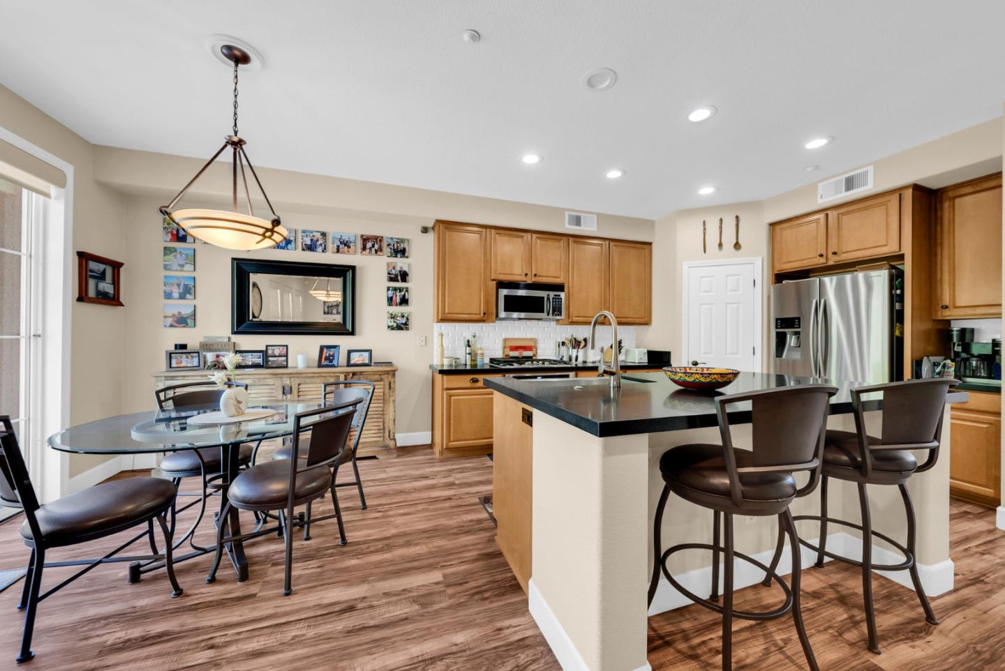 Detail Gallery Image 5 of 39 For 303 Mullinix Way, San Jose,  CA 95136 - 3 Beds | 2/1 Baths