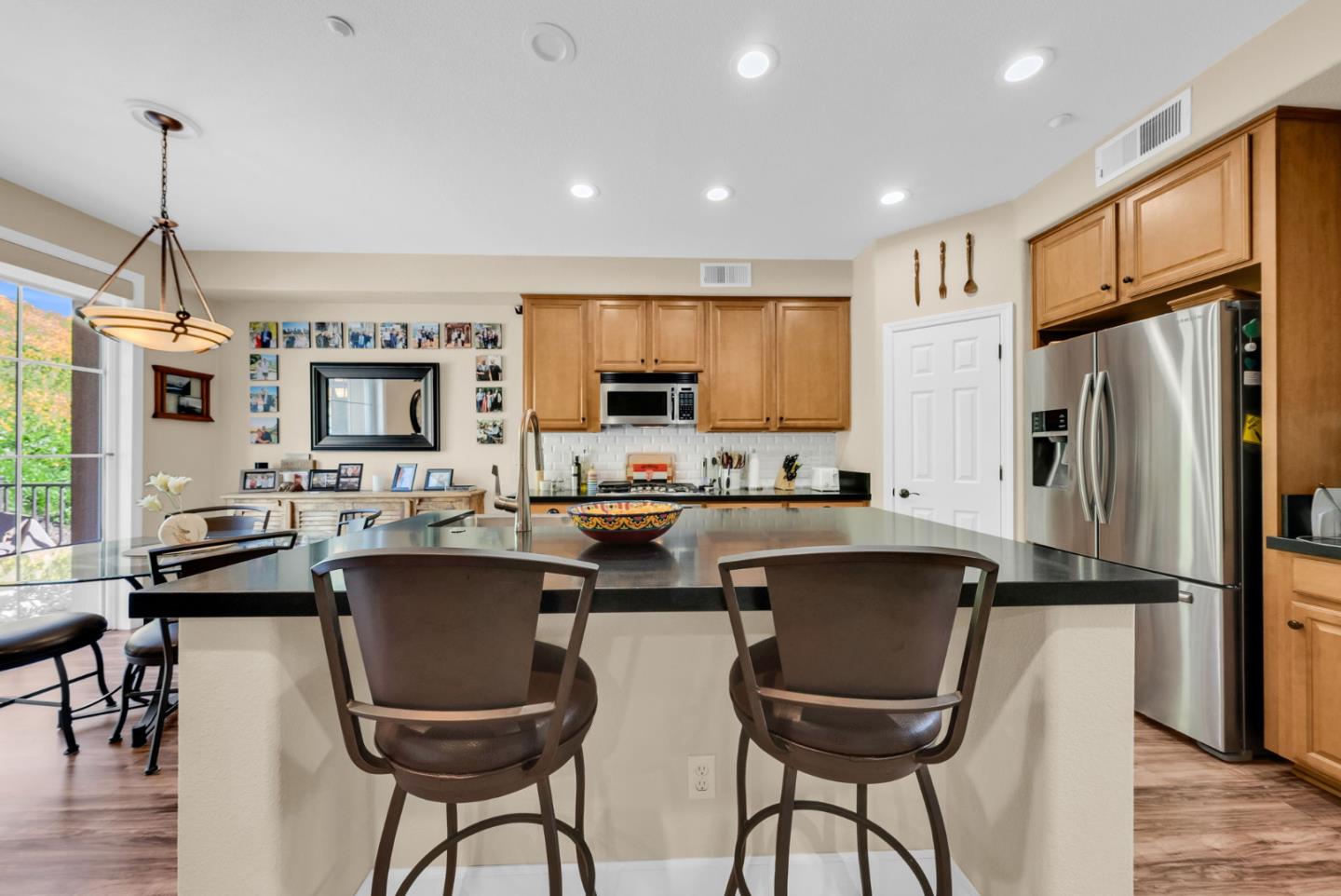 Detail Gallery Image 7 of 39 For 303 Mullinix Way, San Jose,  CA 95136 - 3 Beds | 2/1 Baths