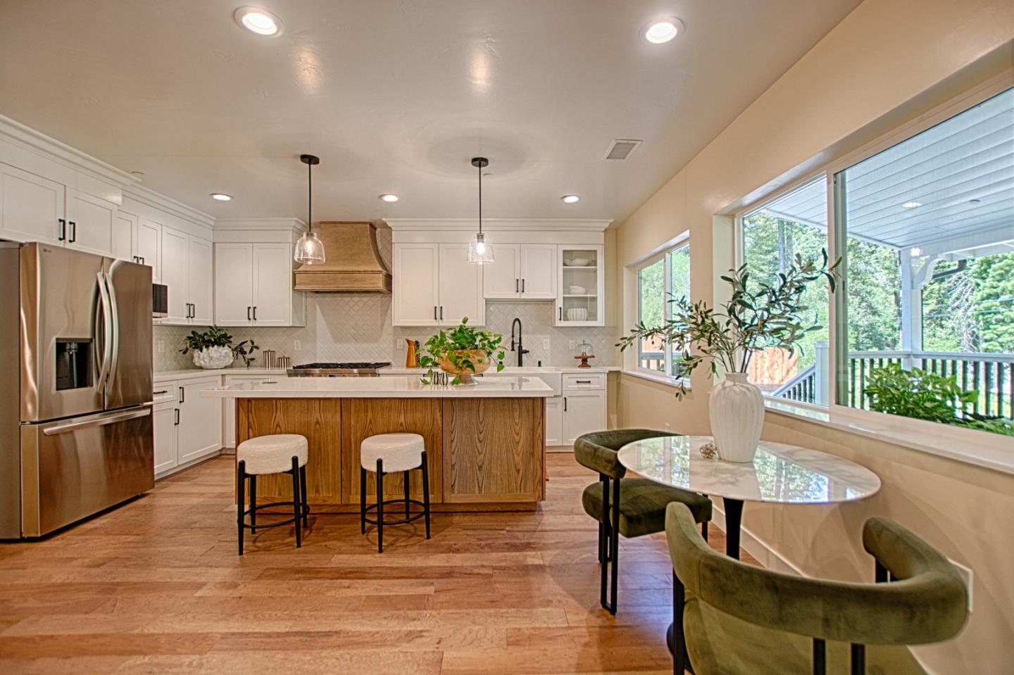 Detail Gallery Image 4 of 32 For 341 Lake Dr, Boulder Creek,  CA 95006 - 4 Beds | 4 Baths