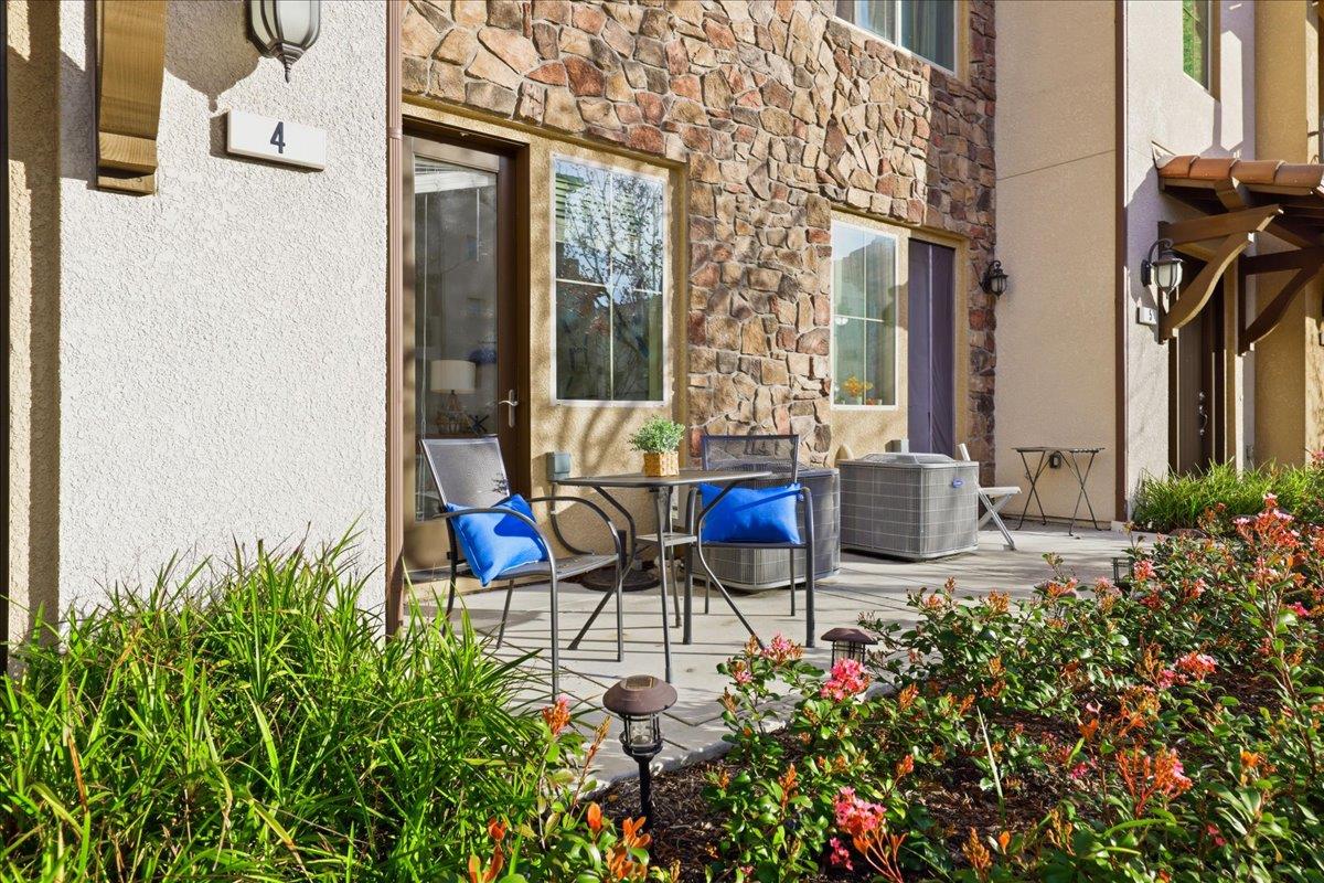 Detail Gallery Image 5 of 46 For 3058 San Jose Vineyard Ct #4,  San Jose,  CA 95136 - 4 Beds | 3/1 Baths