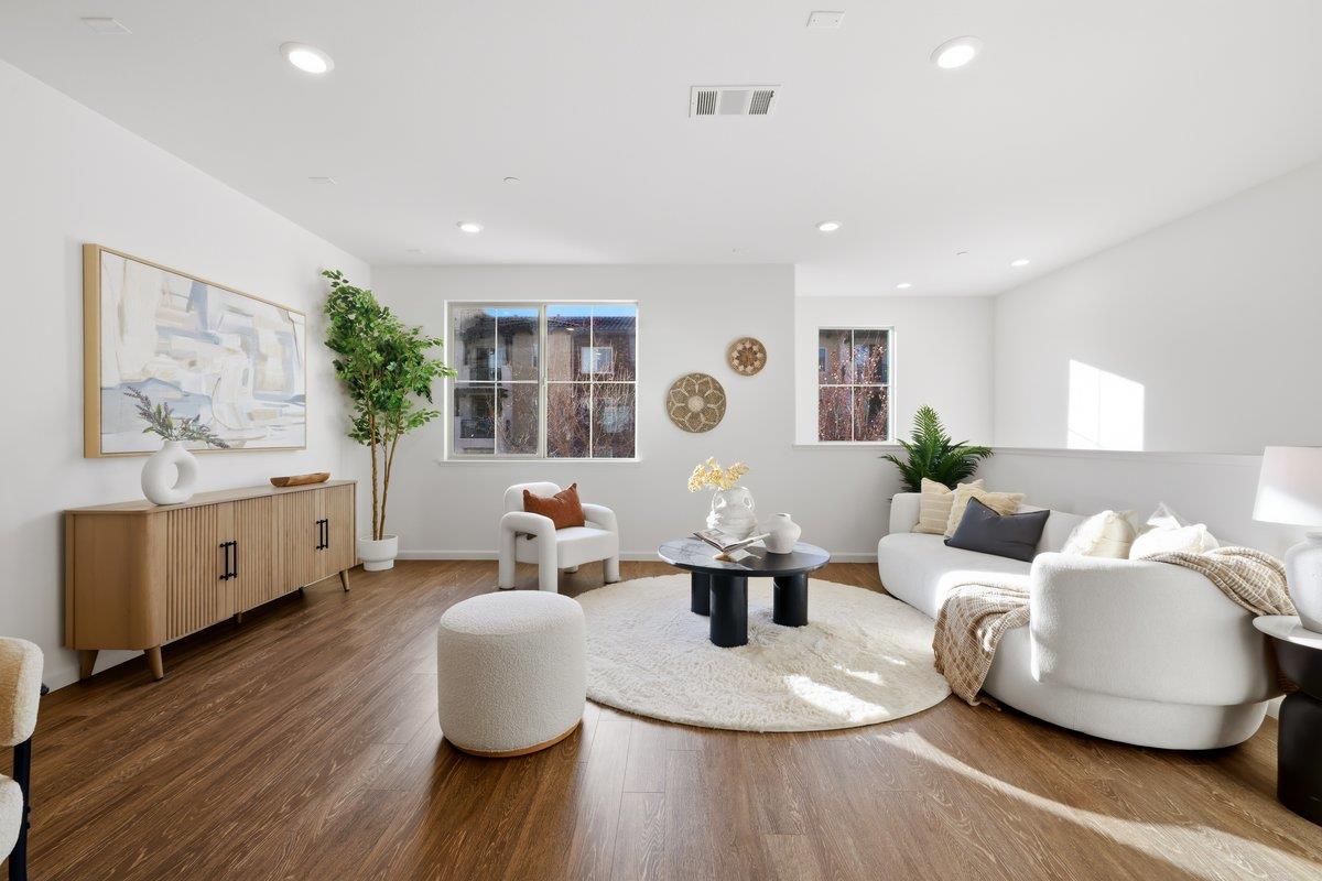 Detail Gallery Image 8 of 46 For 3058 San Jose Vineyard Ct #4,  San Jose,  CA 95136 - 4 Beds | 3/1 Baths