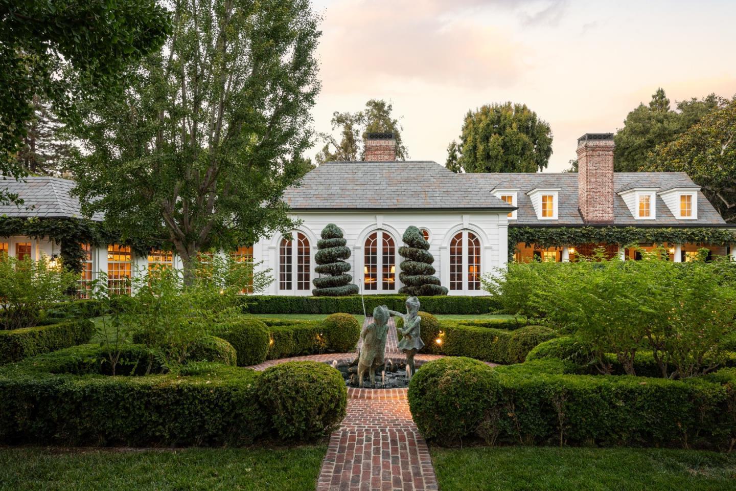 Detail Gallery Image 15 of 23 For 77 Flood Cir, Atherton,  CA 94027 - 5 Beds | 5/4 Baths