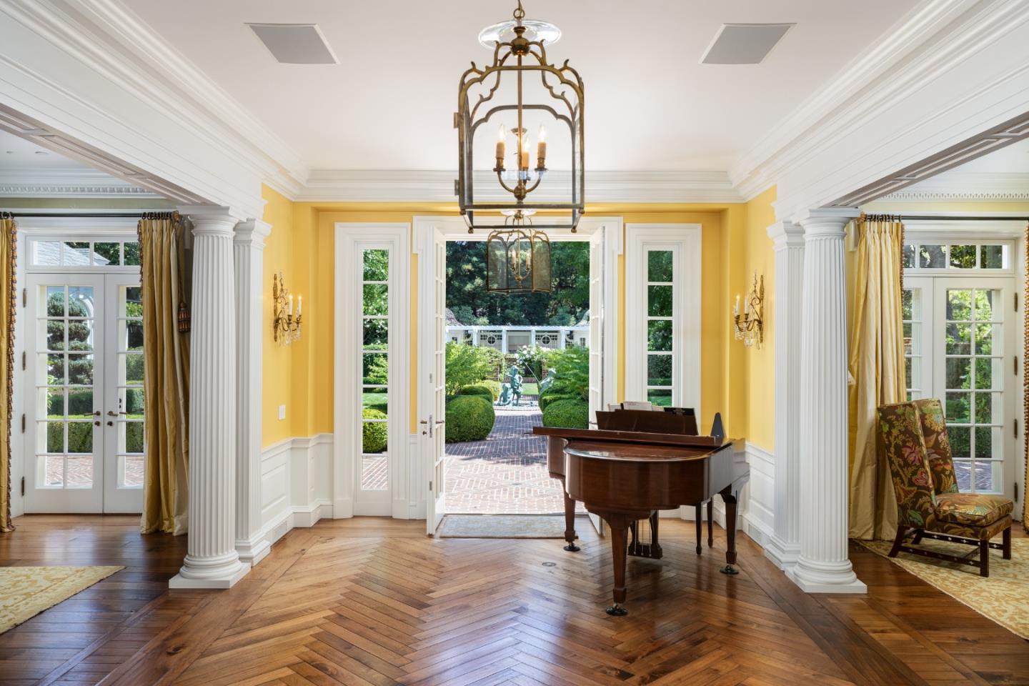 Detail Gallery Image 4 of 23 For 77 Flood Cir, Atherton,  CA 94027 - 5 Beds | 5/4 Baths