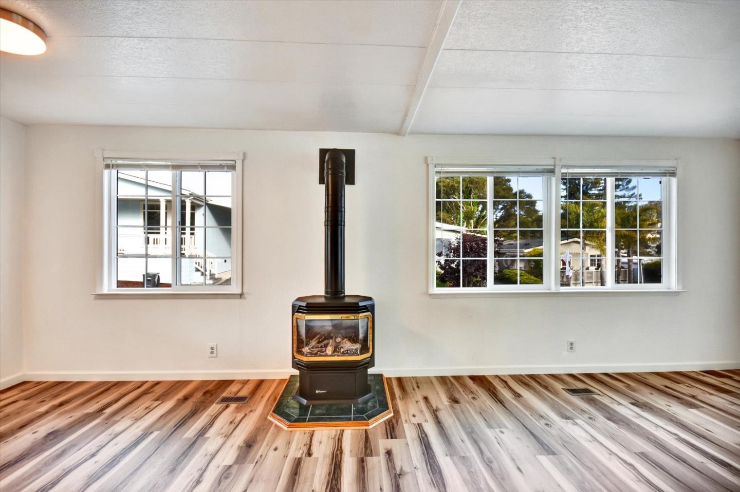 Detail Gallery Image 7 of 46 For 17 Pepperwood Way #17,  Soquel,  CA 95073 - 2 Beds | 2 Baths