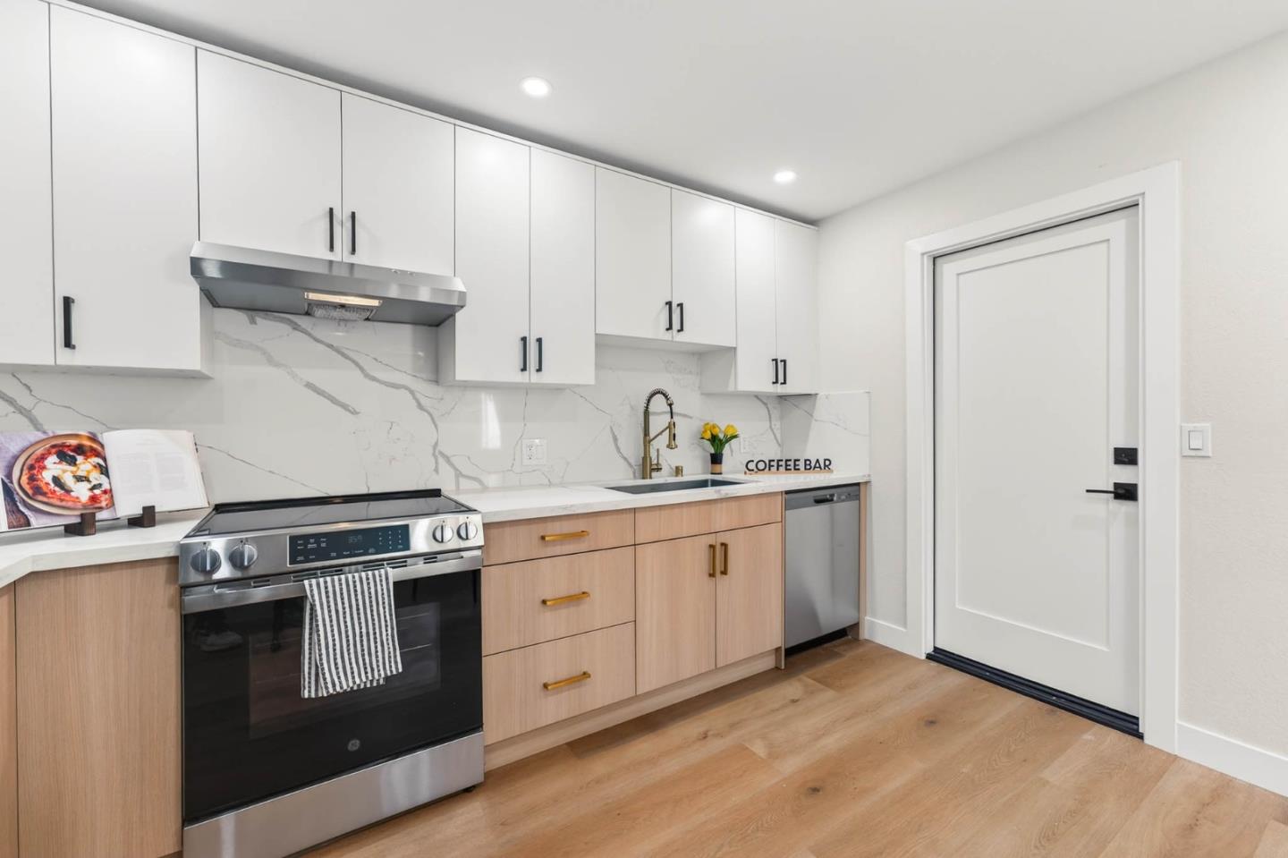 Detail Gallery Image 12 of 26 For 2056 Nottoway Ave, San Jose,  CA 95116 - 3 Beds | 2 Baths