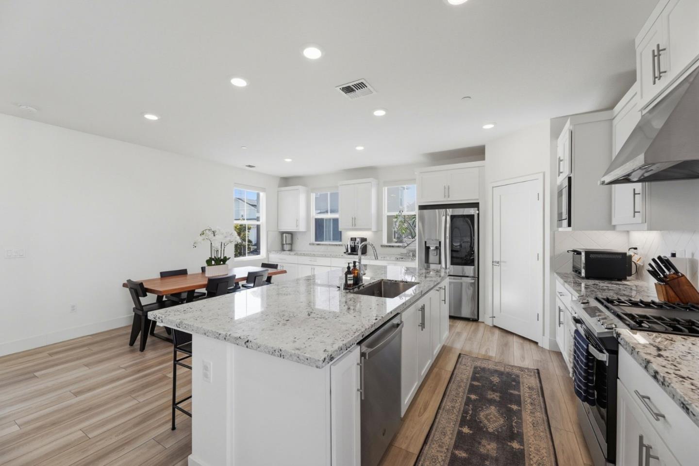 Detail Gallery Image 11 of 39 For 9263 Vista Cove Way, Newark,  CA 94560 - 3 Beds | 3 Baths