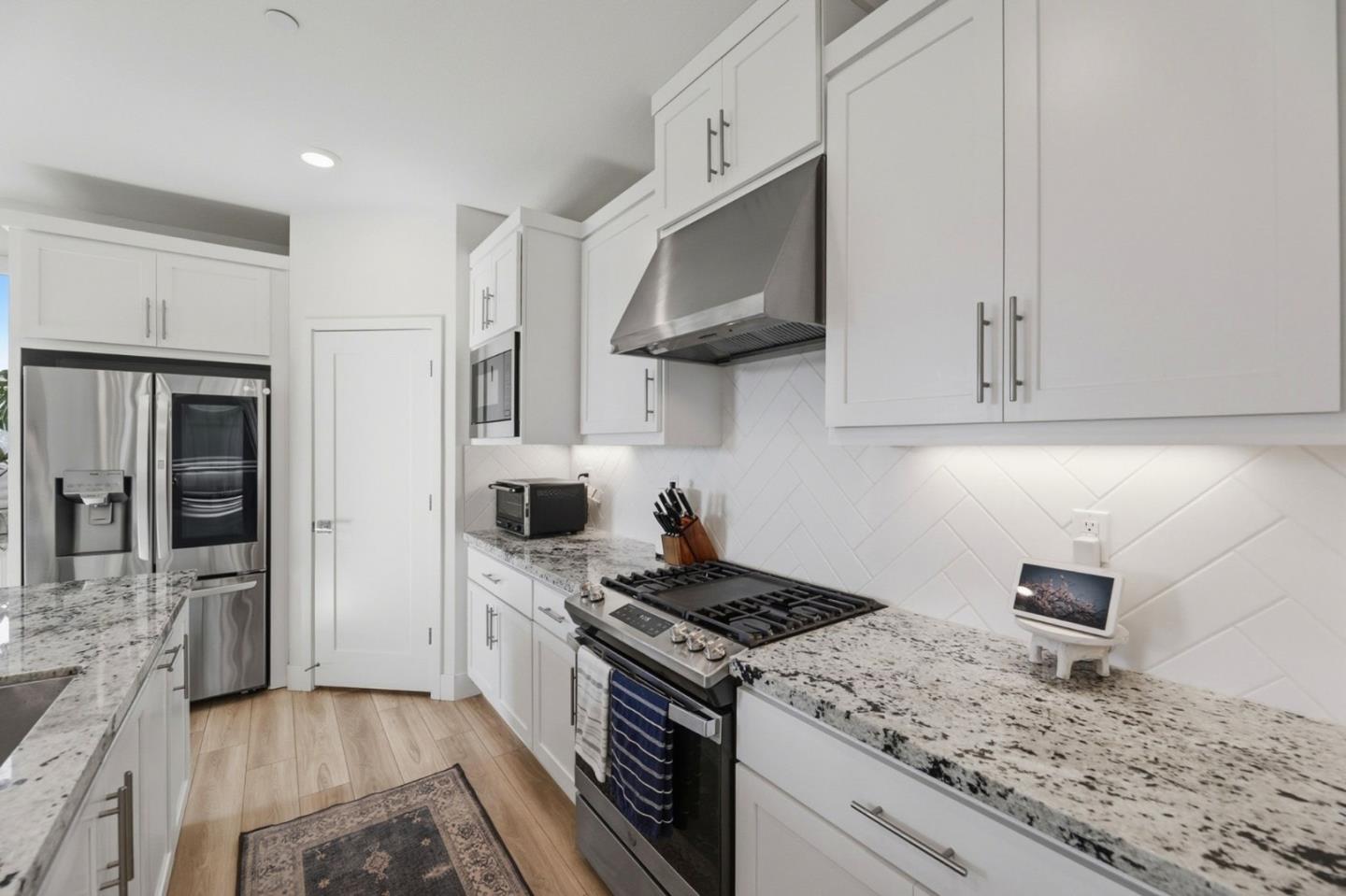 Detail Gallery Image 12 of 39 For 9263 Vista Cove Way, Newark,  CA 94560 - 3 Beds | 3 Baths