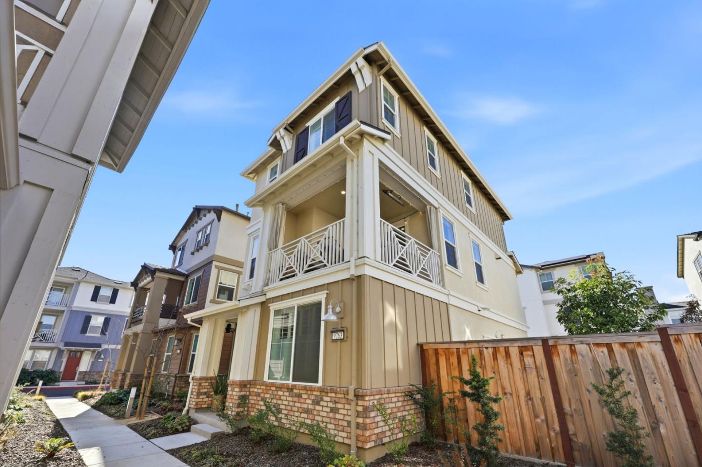 Detail Gallery Image 3 of 39 For 9263 Vista Cove Way, Newark,  CA 94560 - 3 Beds | 3 Baths