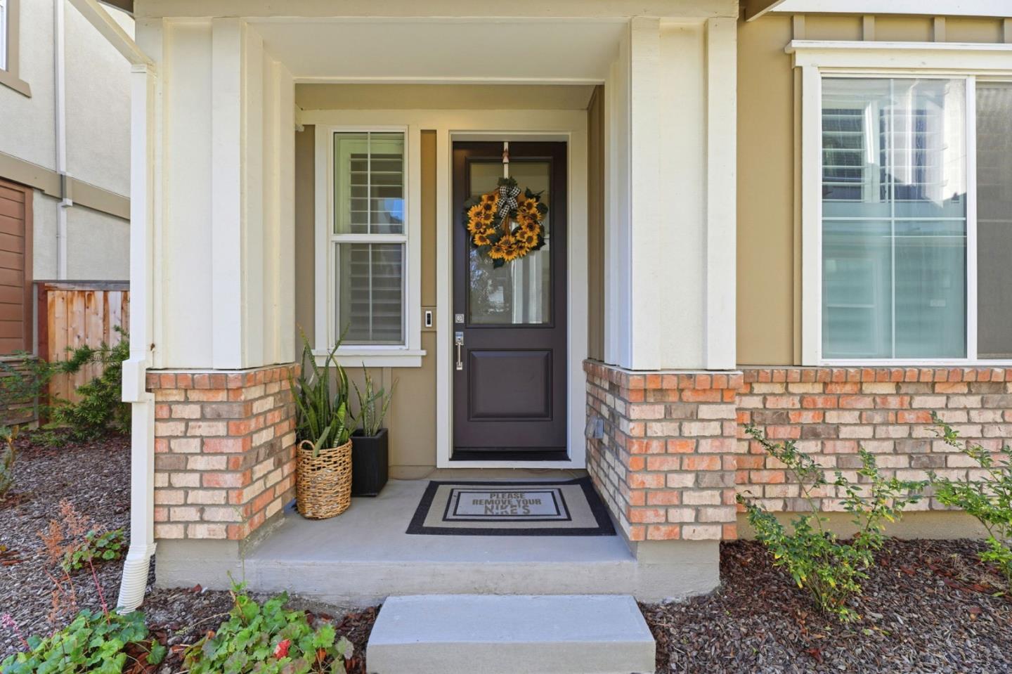 Detail Gallery Image 5 of 39 For 9263 Vista Cove Way, Newark,  CA 94560 - 3 Beds | 3 Baths