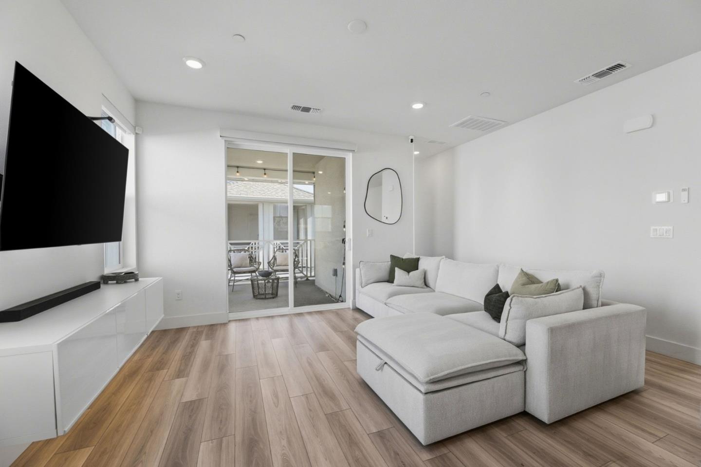 Detail Gallery Image 9 of 39 For 9263 Vista Cove Way, Newark,  CA 94560 - 3 Beds | 3 Baths