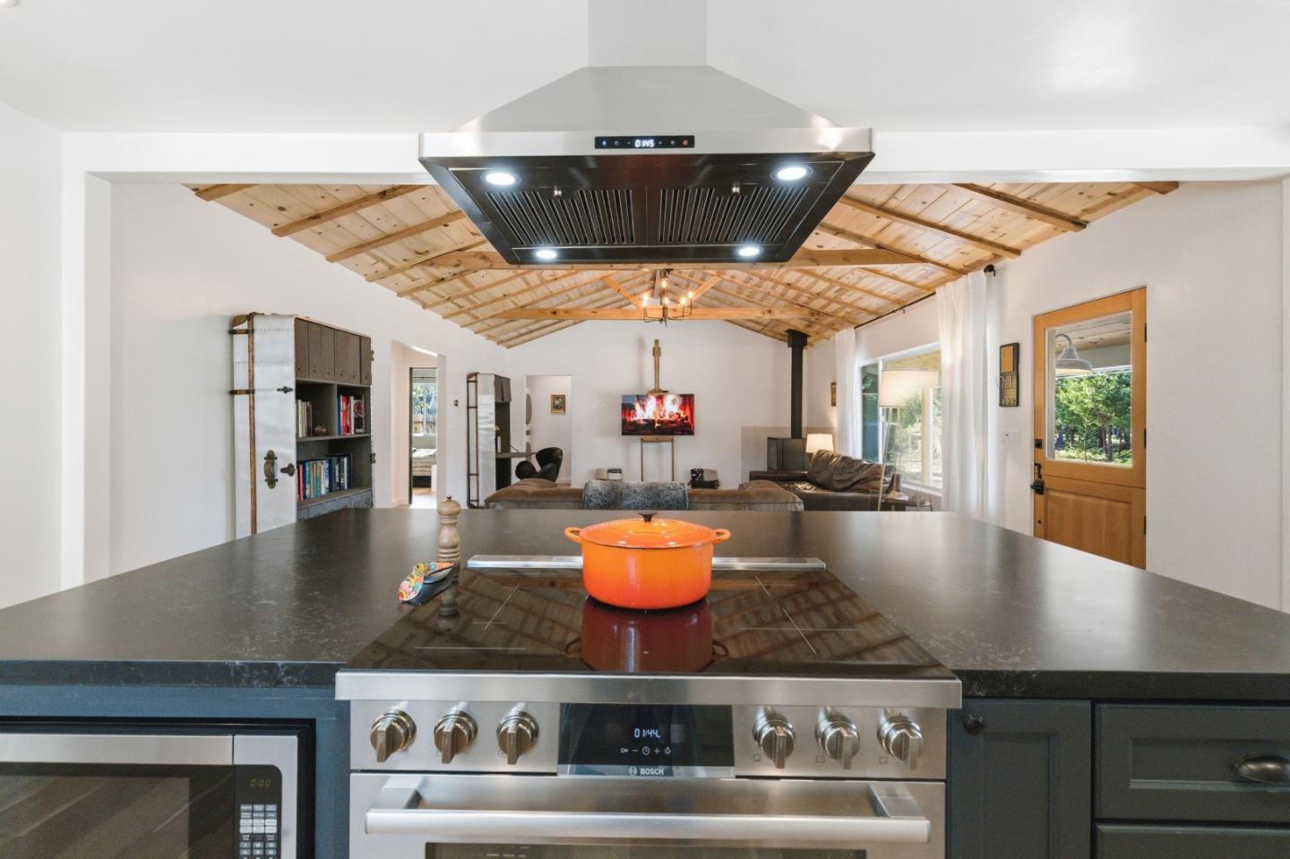 Detail Gallery Image 12 of 43 For 3141 Hacienda Dr, Pebble Beach,  CA 93953 - 4 Beds | 3 Baths