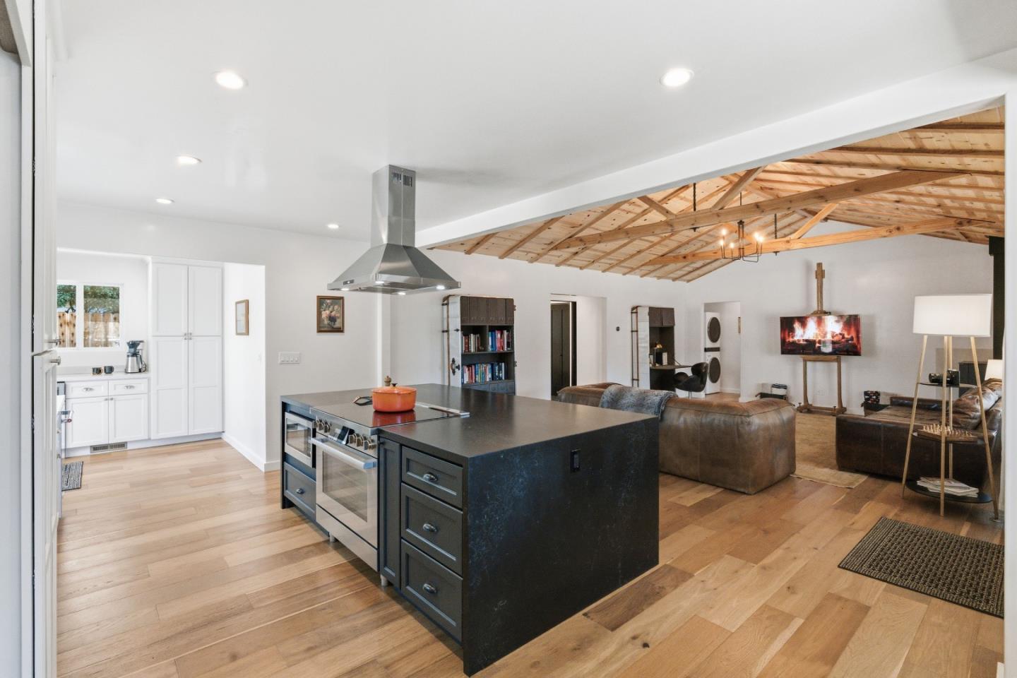 Detail Gallery Image 13 of 43 For 3141 Hacienda Dr, Pebble Beach,  CA 93953 - 4 Beds | 3 Baths