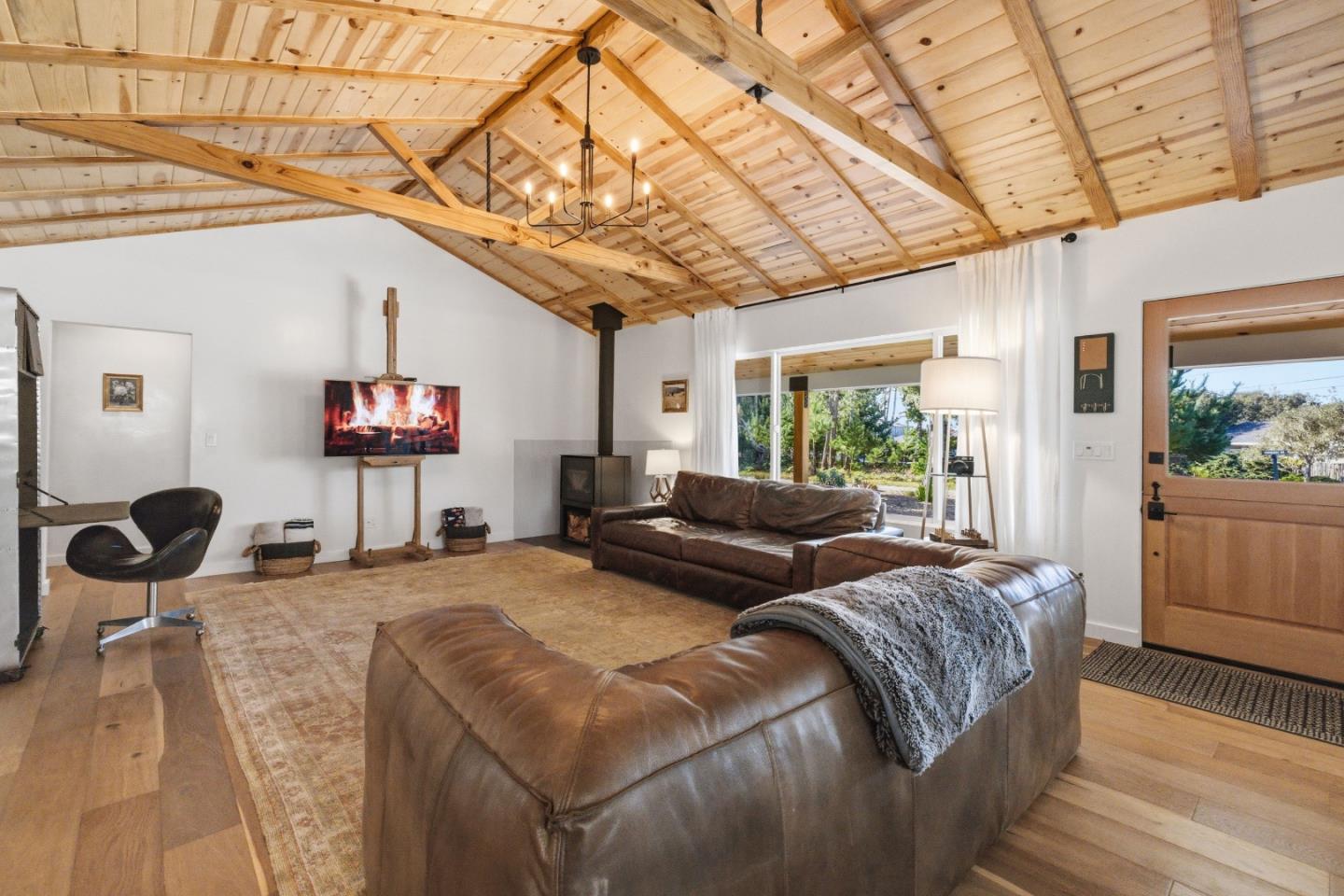 Detail Gallery Image 5 of 43 For 3141 Hacienda Dr, Pebble Beach,  CA 93953 - 4 Beds | 3 Baths