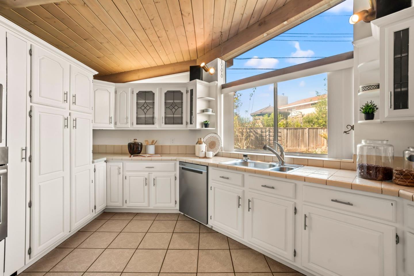 Detail Gallery Image 4 of 56 For 3786 Corina Way, Palo Alto,  CA 94303 - 4 Beds | 3 Baths