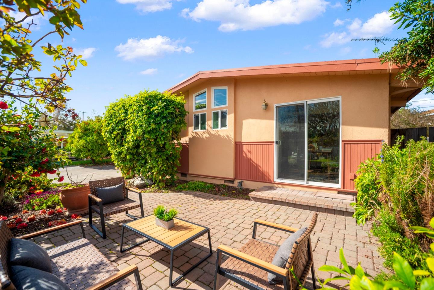 Detail Gallery Image 6 of 56 For 3786 Corina Way, Palo Alto,  CA 94303 - 4 Beds | 3 Baths