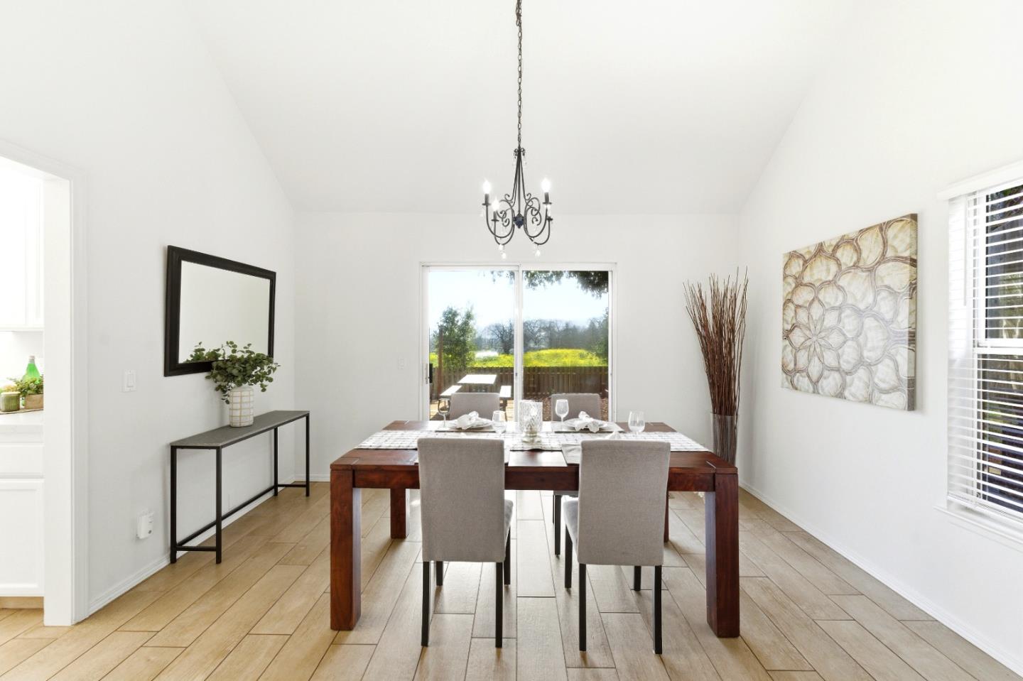 Detail Gallery Image 4 of 29 For 1190 Appian Way, Morgan Hill,  CA 95037 - 3 Beds | 2/1 Baths