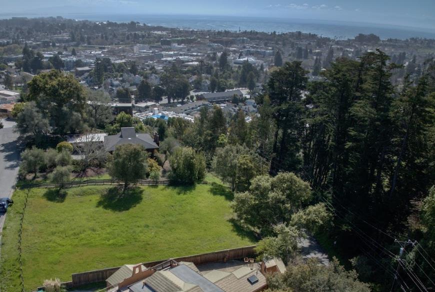 Detail Gallery Image 11 of 17 For 112 Hillcrest Ter, Santa Cruz,  CA 95060 - – Beds | – Baths