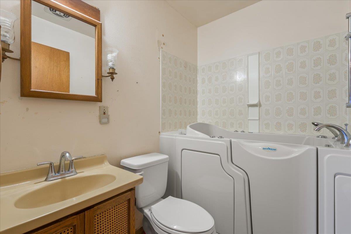 Detail Gallery Image 12 of 15 For 1445 Amador Cir, Salinas,  CA 93906 - 3 Beds | 2 Baths