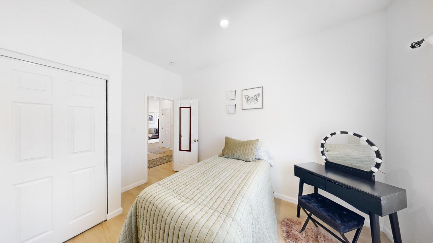 Detail Gallery Image 10 of 19 For 99 Holloway Ave, San Francisco,  CA 94112 - 6 Beds | 2 Baths