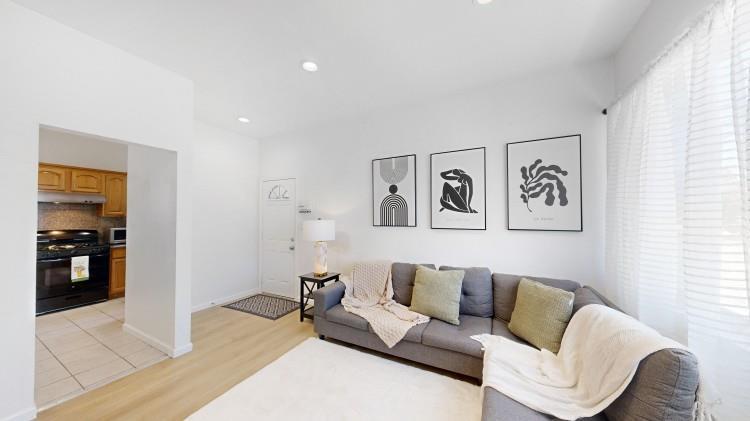 Detail Gallery Image 2 of 19 For 99 Holloway Ave, San Francisco,  CA 94112 - 6 Beds | 2 Baths