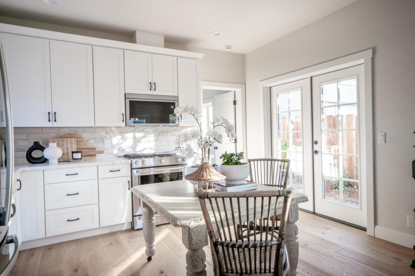 Detail Gallery Image 14 of 45 For 311 Lobos Ave, Pacific Grove,  CA 93950 - 2 Beds | 2 Baths