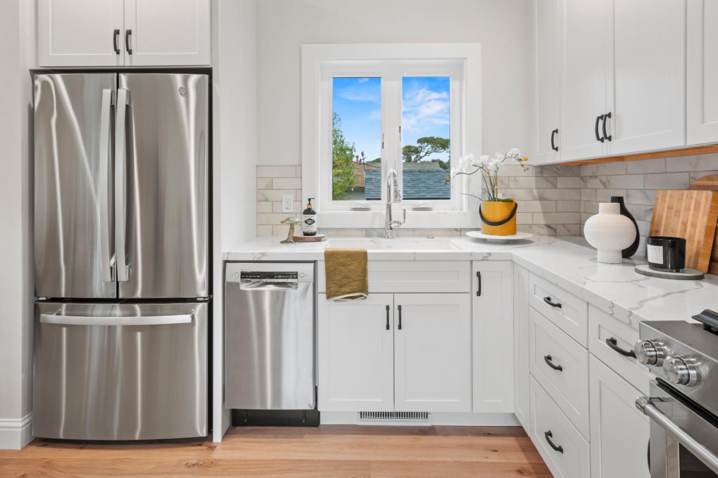 Detail Gallery Image 15 of 45 For 311 Lobos Ave, Pacific Grove,  CA 93950 - 2 Beds | 2 Baths