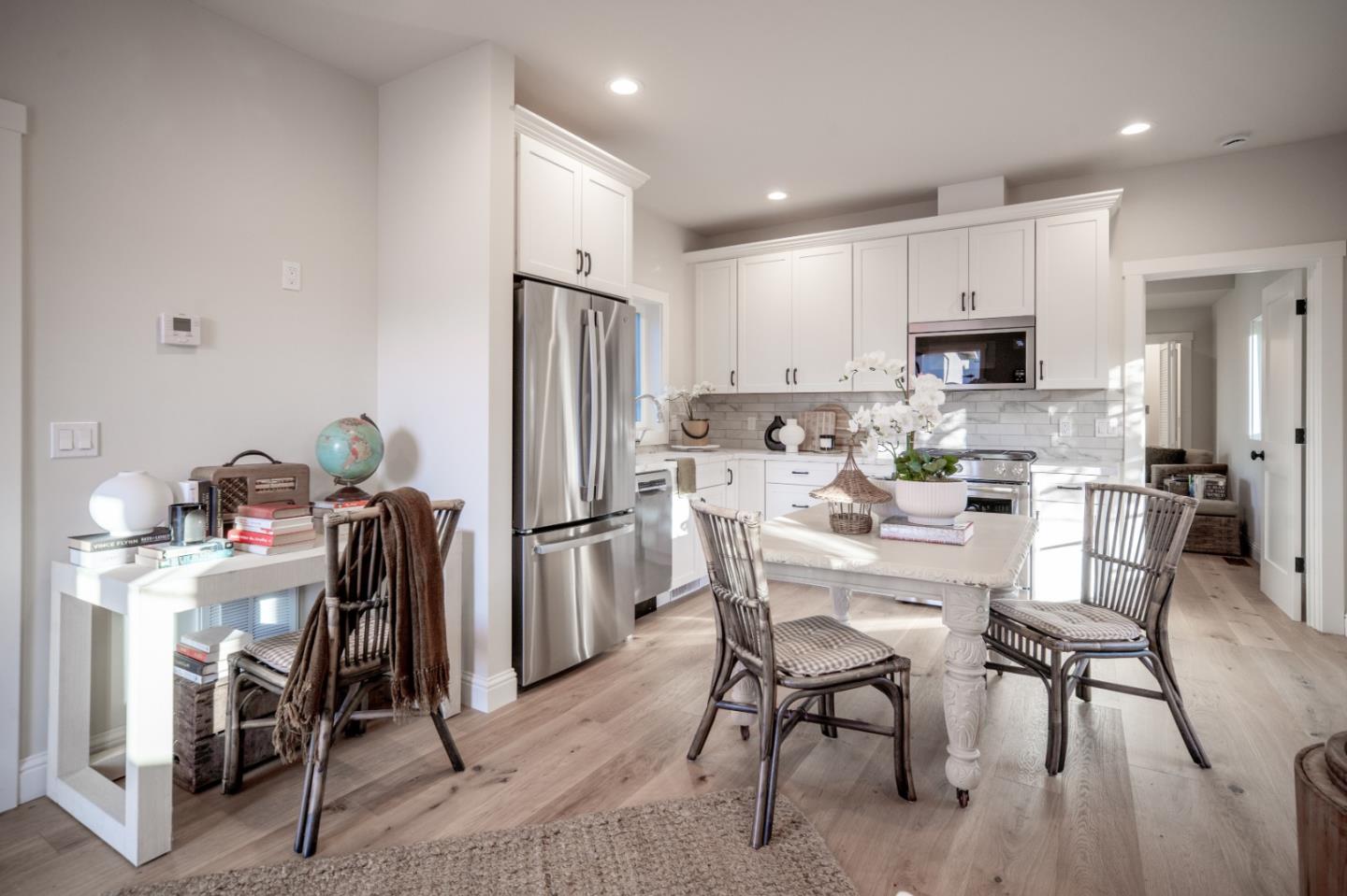 Detail Gallery Image 8 of 45 For 311 Lobos Ave, Pacific Grove,  CA 93950 - 2 Beds | 2 Baths