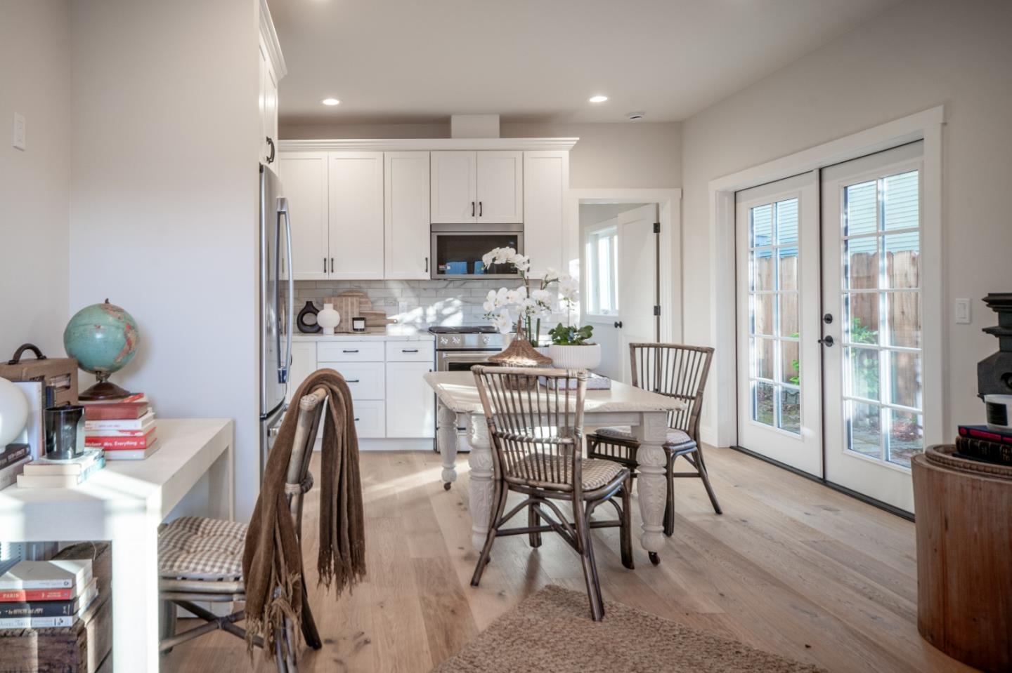 Detail Gallery Image 9 of 45 For 311 Lobos Ave, Pacific Grove,  CA 93950 - 2 Beds | 2 Baths