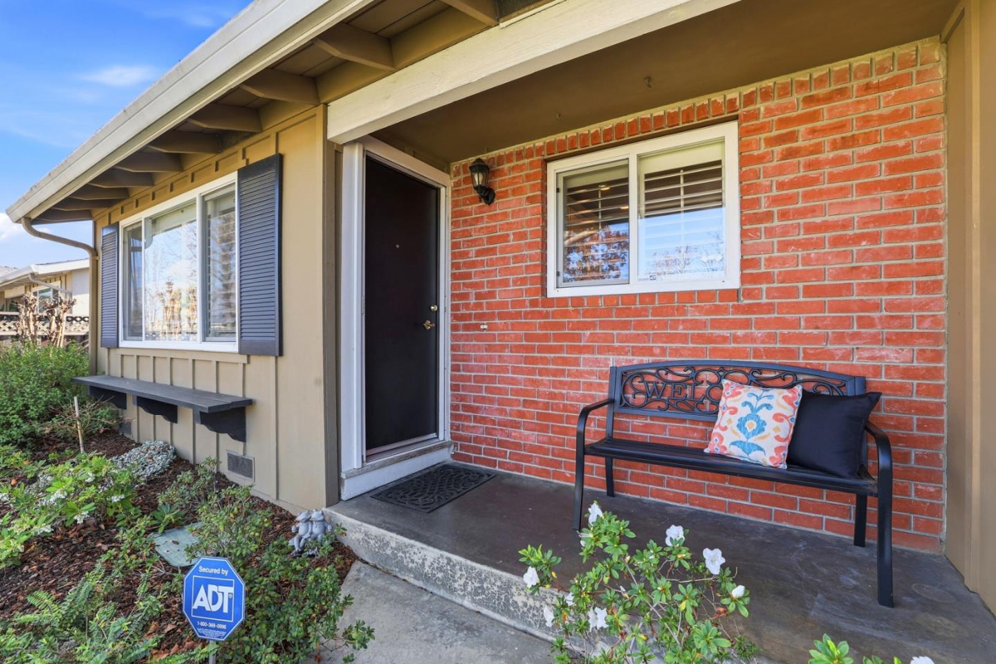 Detail Gallery Image 4 of 32 For 1580 Silvercrest Dr, San Jose,  CA 95118 - 4 Beds | 2 Baths