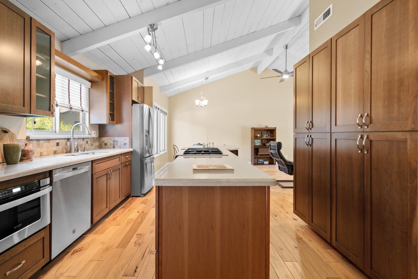 Detail Gallery Image 3 of 38 For 238 E Hilton Dr, Boulder Creek,  CA 95006 - 3 Beds | 2 Baths