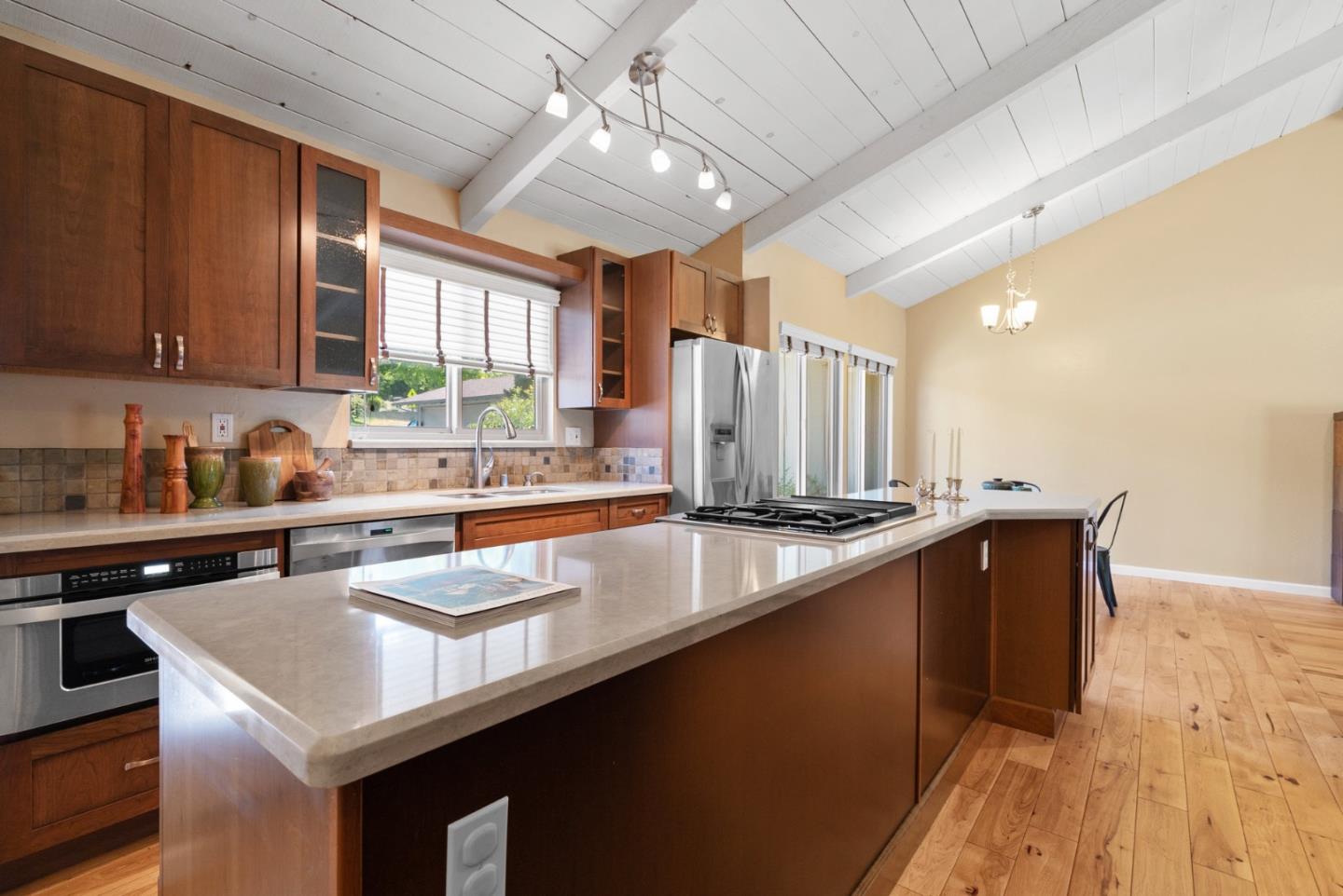 Detail Gallery Image 4 of 38 For 238 E Hilton Dr, Boulder Creek,  CA 95006 - 3 Beds | 2 Baths