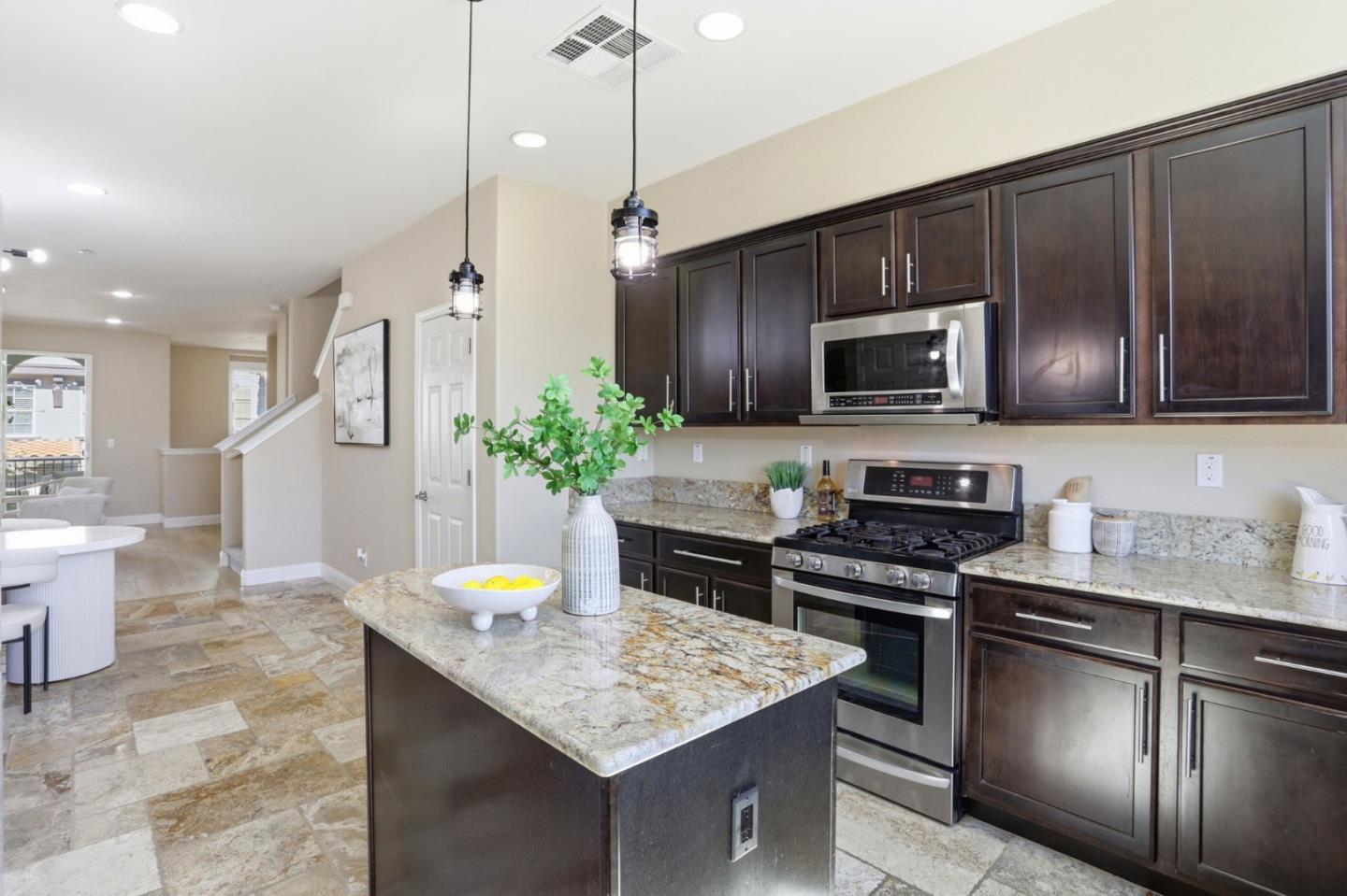 Detail Gallery Image 15 of 36 For 34170 via Torino, Fremont,  CA 94555 - 4 Beds | 3/1 Baths