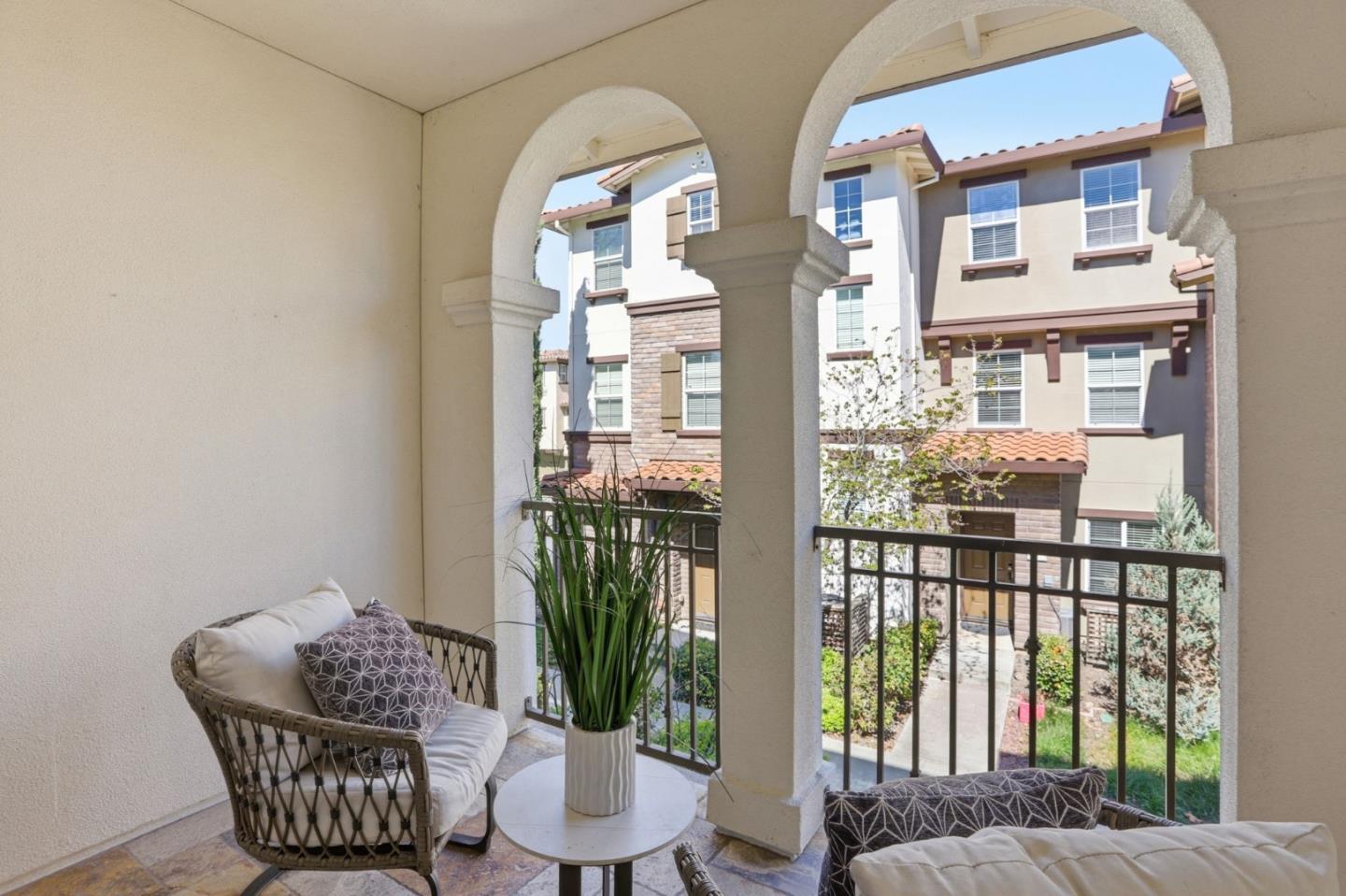 Detail Gallery Image 16 of 36 For 34170 via Torino, Fremont,  CA 94555 - 4 Beds | 3/1 Baths