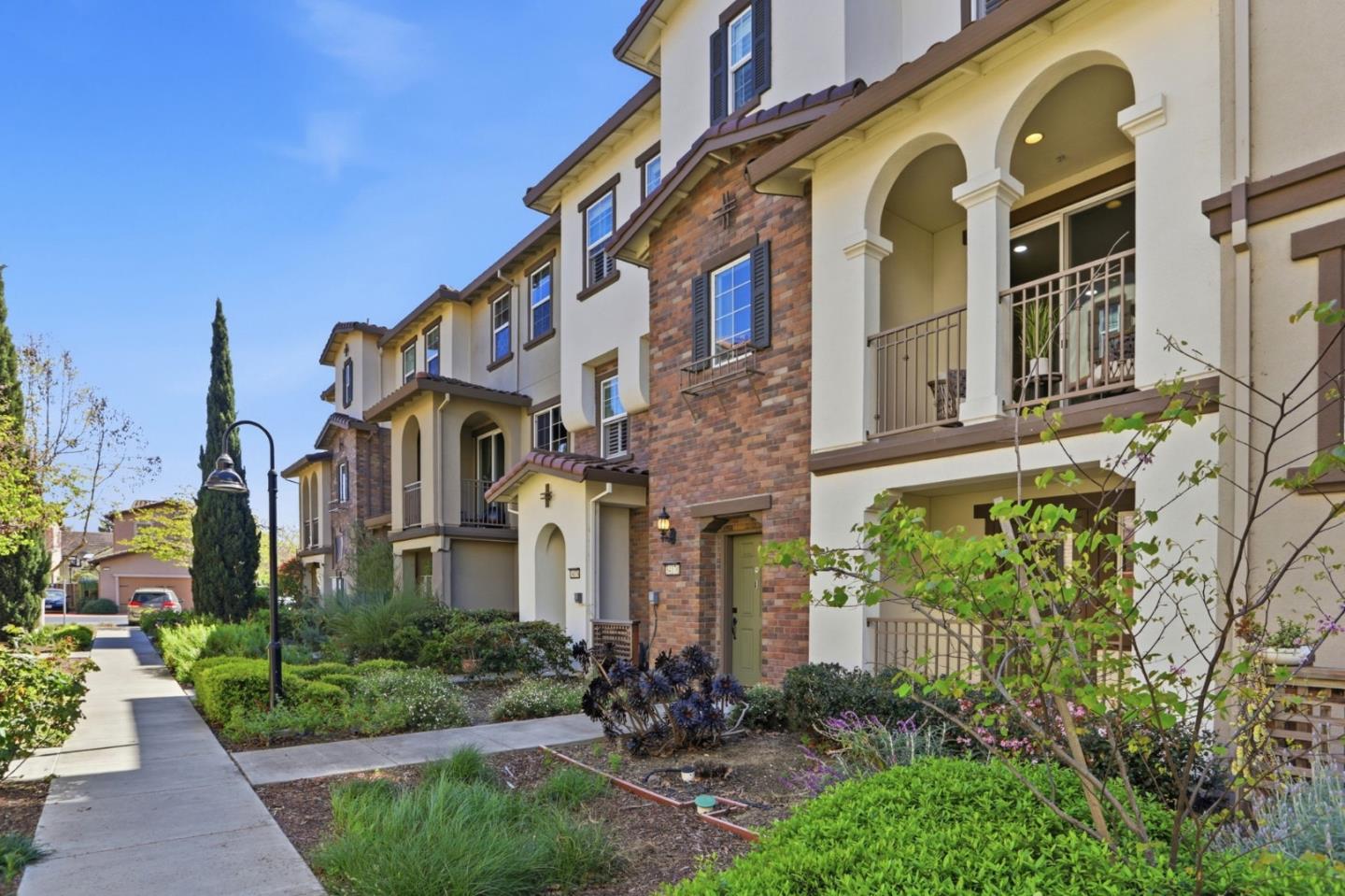 Detail Gallery Image 3 of 36 For 34170 via Torino, Fremont,  CA 94555 - 4 Beds | 3/1 Baths