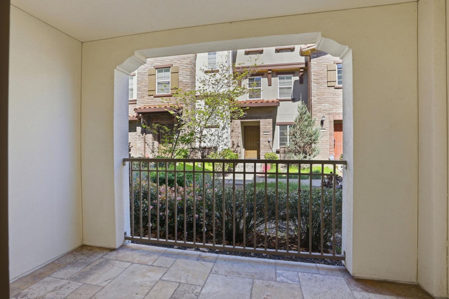 Detail Gallery Image 6 of 36 For 34170 via Torino, Fremont,  CA 94555 - 4 Beds | 3/1 Baths