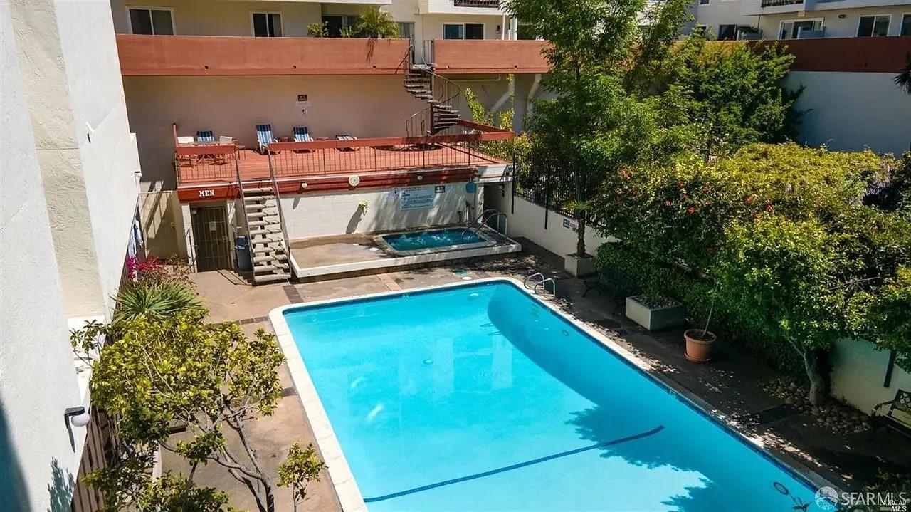 Detail Gallery Image 3 of 39 For 288 Whitmore St #327,  Oakland,  CA 94611 - 1 Beds | 1 Baths