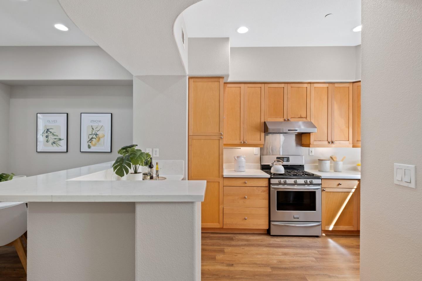 Detail Gallery Image 4 of 45 For 52 Wind Song, Milpitas,  CA 95035 - 3 Beds | 2/1 Baths