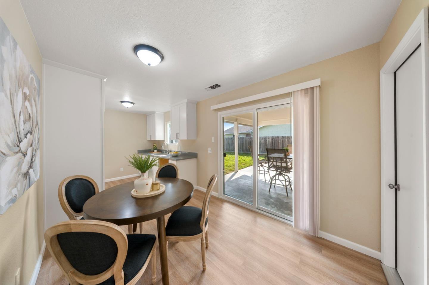 Detail Gallery Image 10 of 31 For 1156 Marguerite Ave, Manteca,  CA 95336 - 3 Beds | 2 Baths