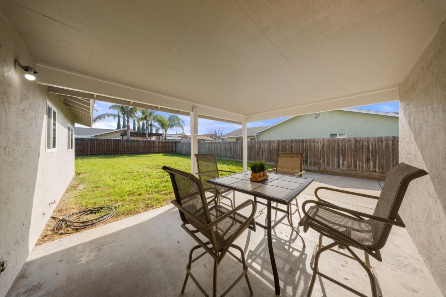 Detail Gallery Image 11 of 31 For 1156 Marguerite Ave, Manteca,  CA 95336 - 3 Beds | 2 Baths