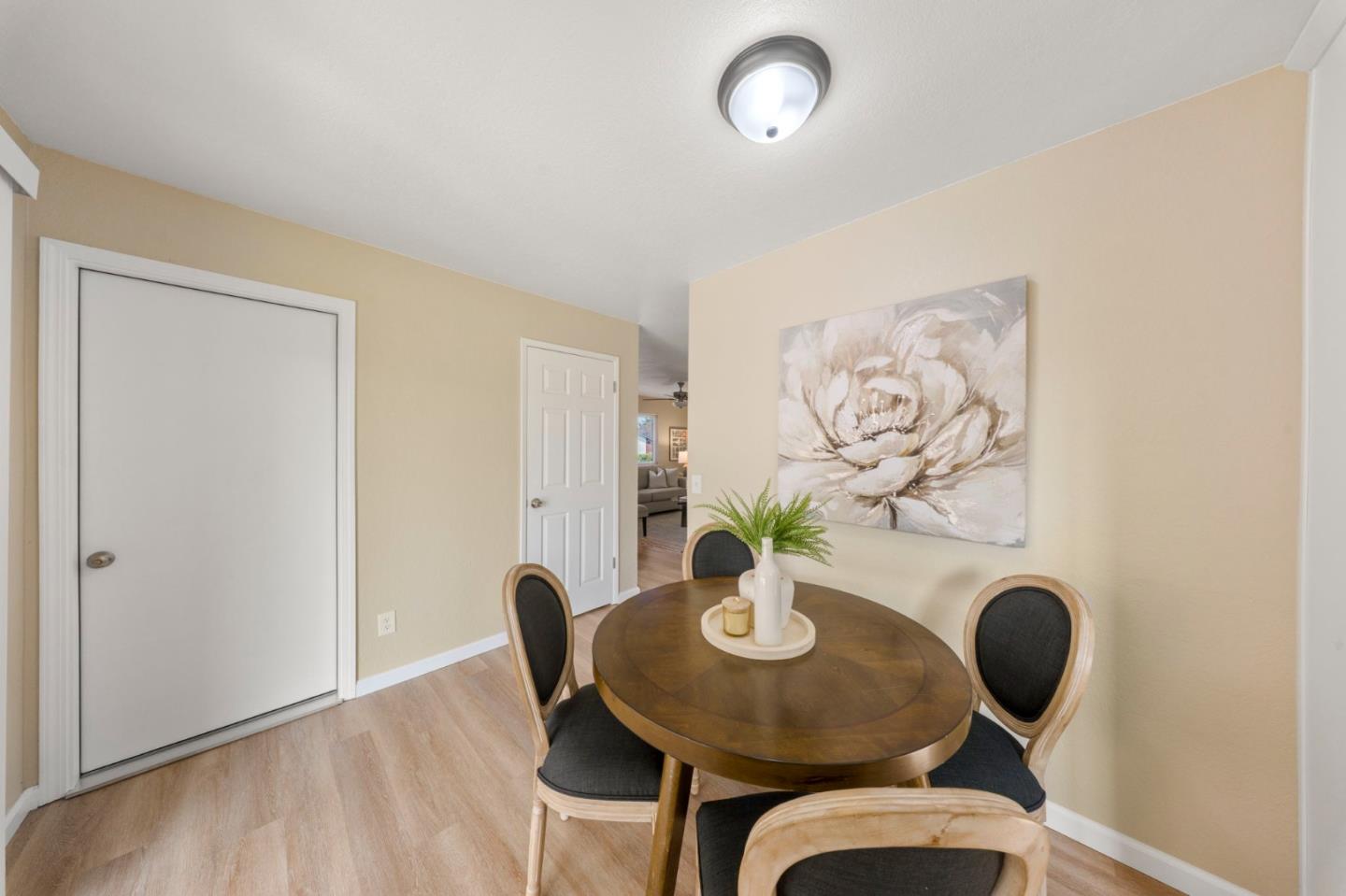 Detail Gallery Image 17 of 31 For 1156 Marguerite Ave, Manteca,  CA 95336 - 3 Beds | 2 Baths