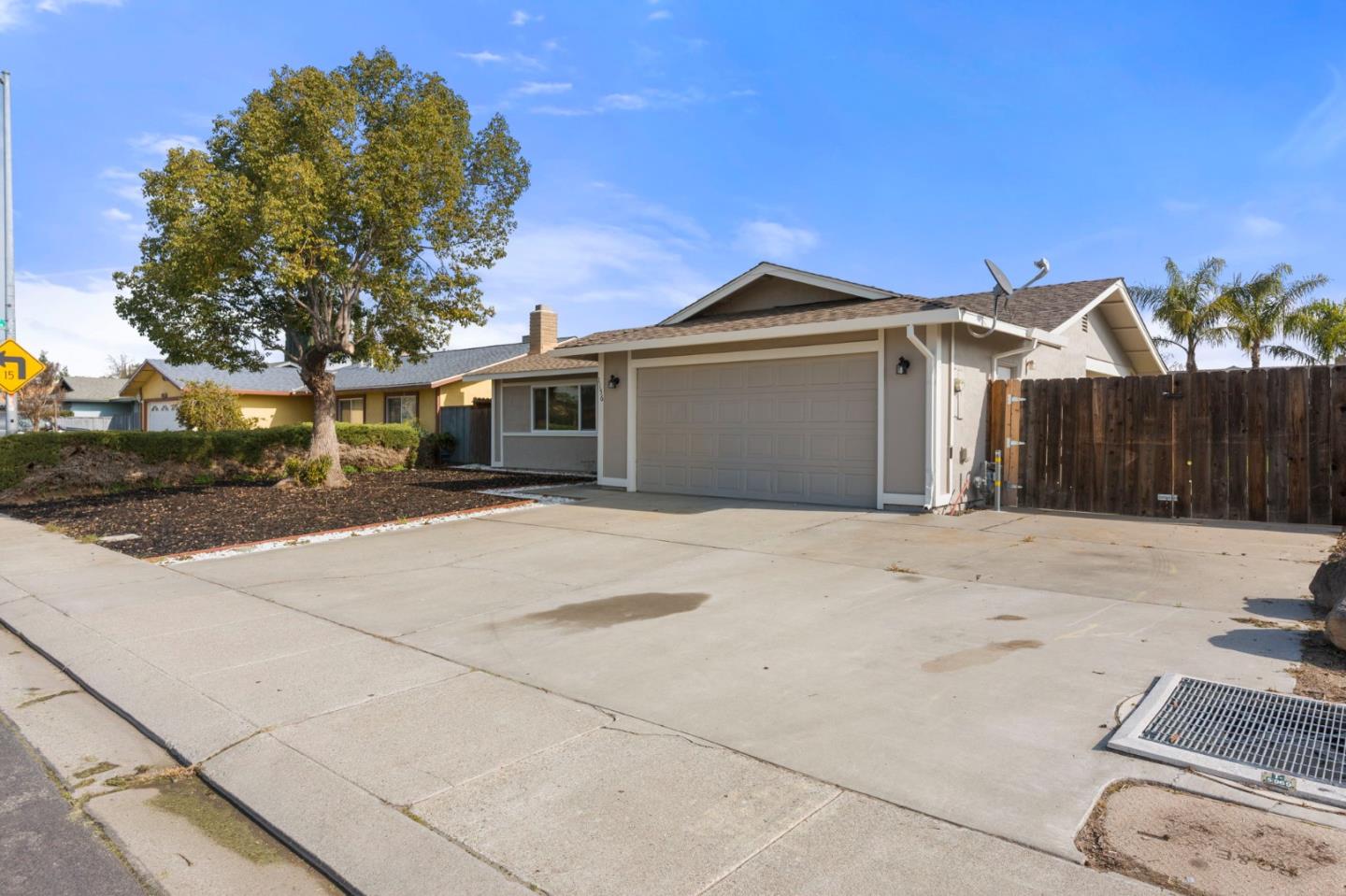 Detail Gallery Image 2 of 31 For 1156 Marguerite Ave, Manteca,  CA 95336 - 3 Beds | 2 Baths