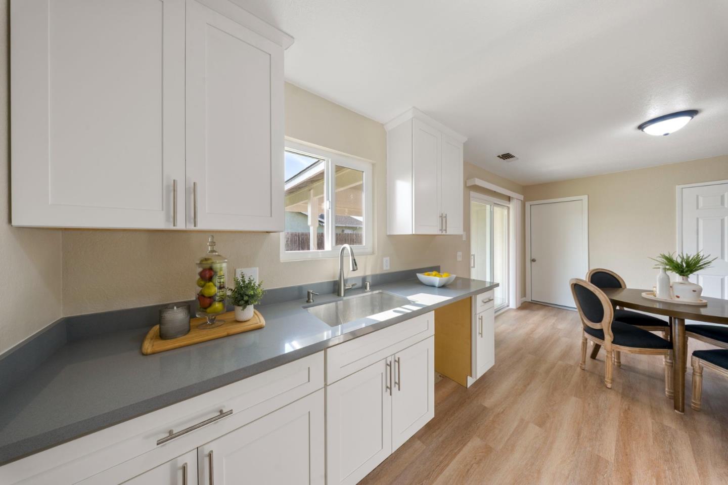 Detail Gallery Image 9 of 31 For 1156 Marguerite Ave, Manteca,  CA 95336 - 3 Beds | 2 Baths