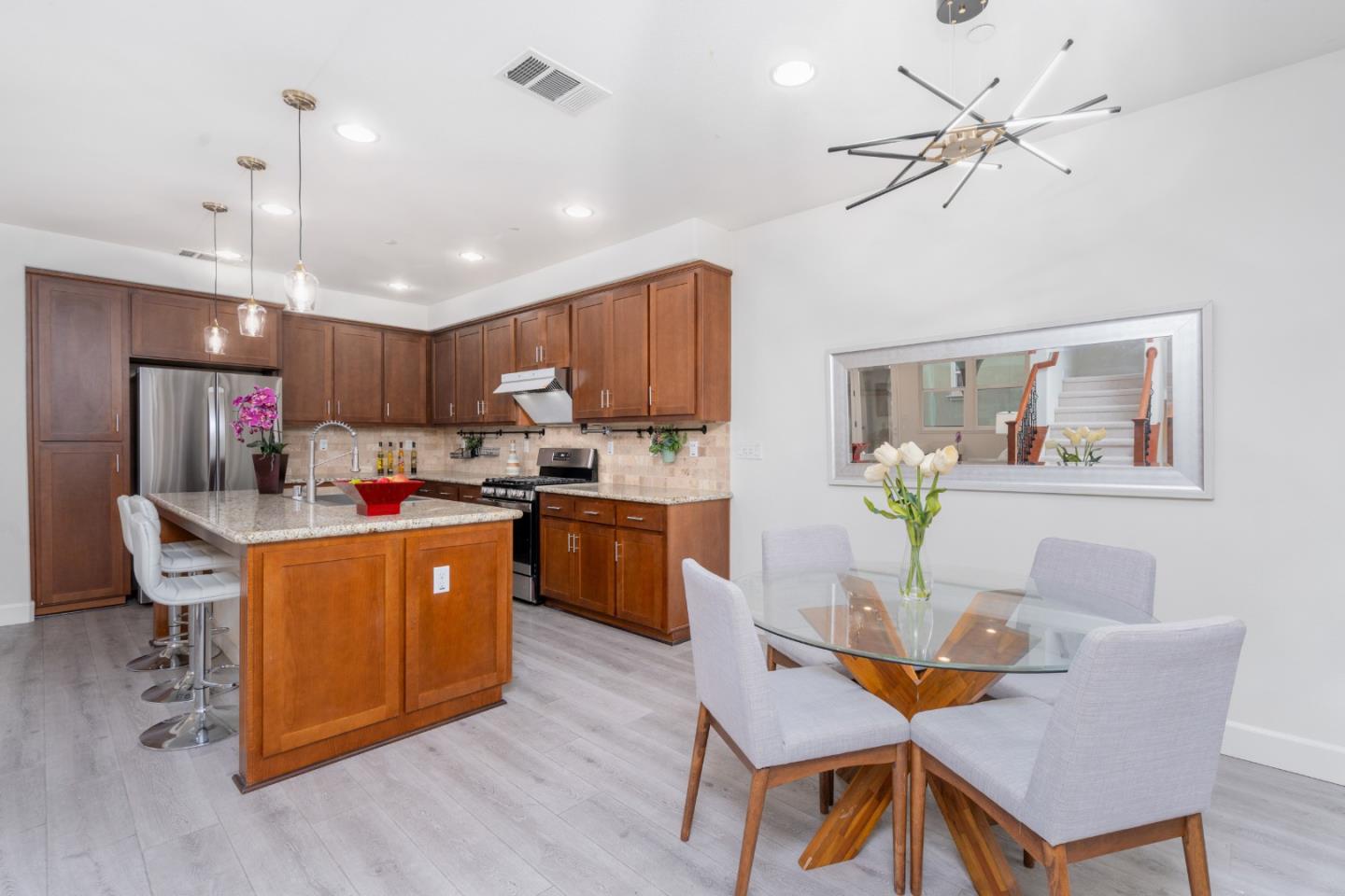 Detail Gallery Image 4 of 34 For 1864 Lee Way, Milpitas,  CA 95035 - 3 Beds | 3 Baths