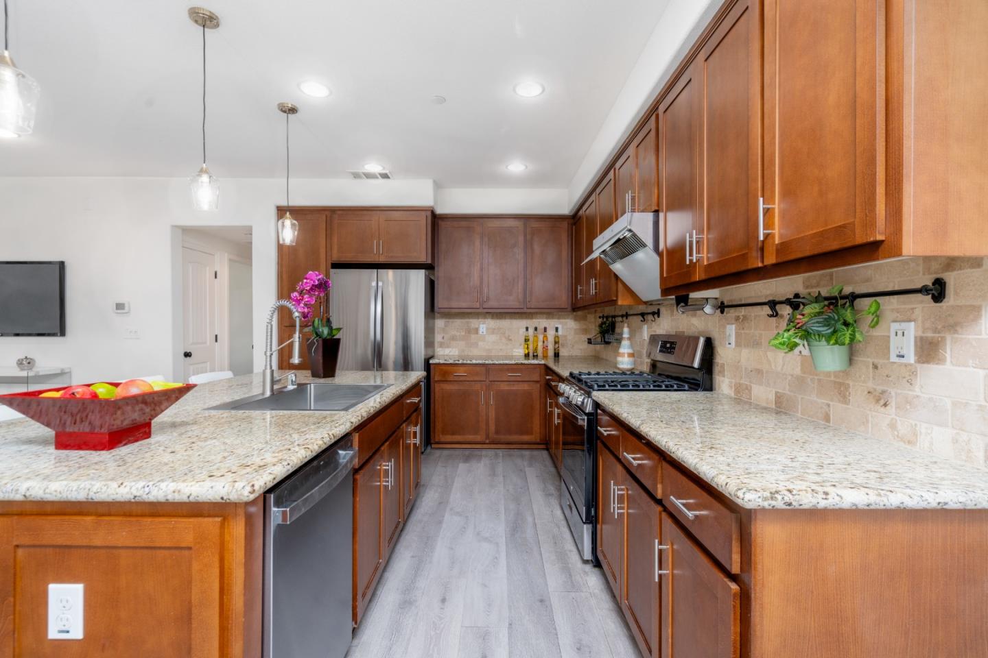 Detail Gallery Image 8 of 34 For 1864 Lee Way, Milpitas,  CA 95035 - 3 Beds | 3 Baths