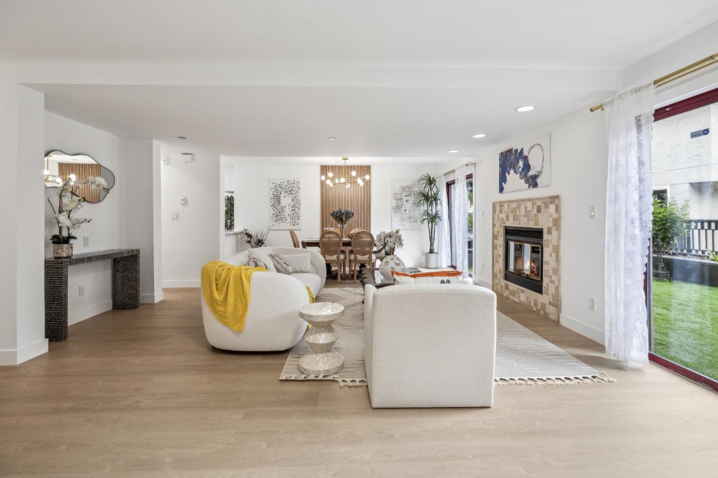 Browse active condo listings in PALO ALTO