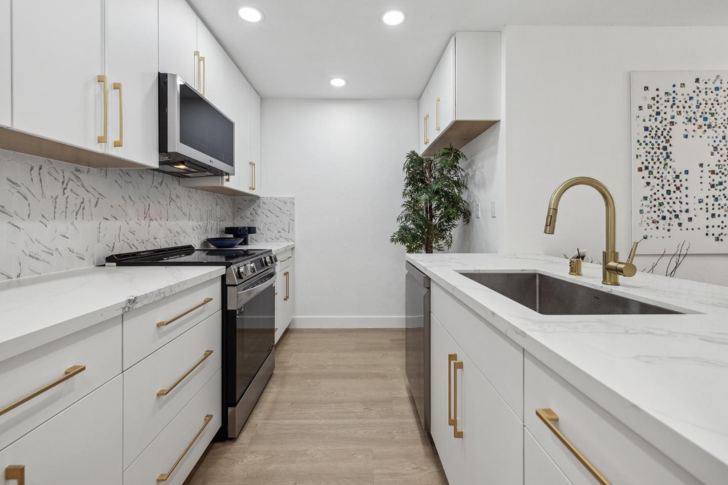 Detail Gallery Image 15 of 49 For 4159 El Camino Way #UNIT E,  Palo Alto,  CA 94306 - 2 Beds | 2 Baths