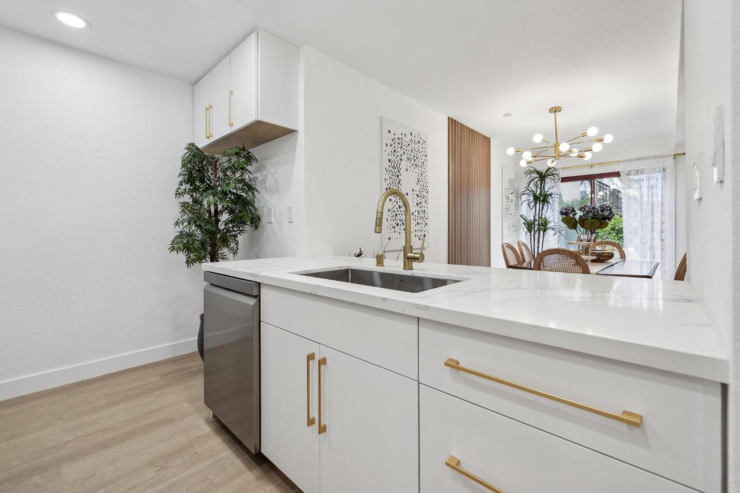 Detail Gallery Image 16 of 49 For 4159 El Camino Way #UNIT E,  Palo Alto,  CA 94306 - 2 Beds | 2 Baths