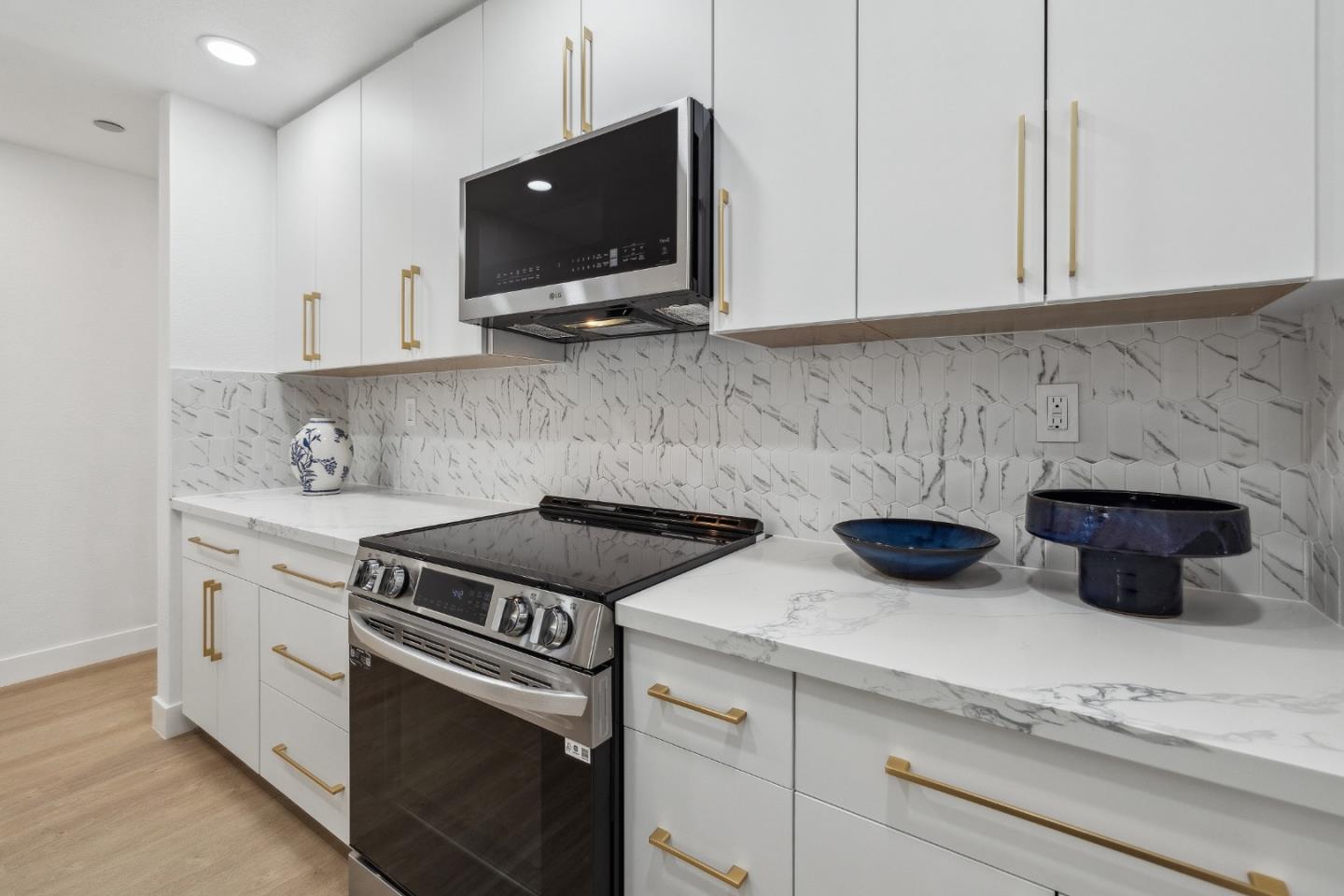 Detail Gallery Image 18 of 49 For 4159 El Camino Way #UNIT E,  Palo Alto,  CA 94306 - 2 Beds | 2 Baths